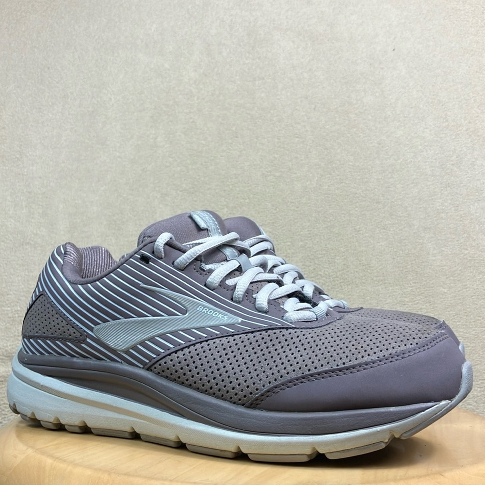 Brooks Addiction Walker Athletic Outdoor Sneaker Shoes Women’s size 8 D